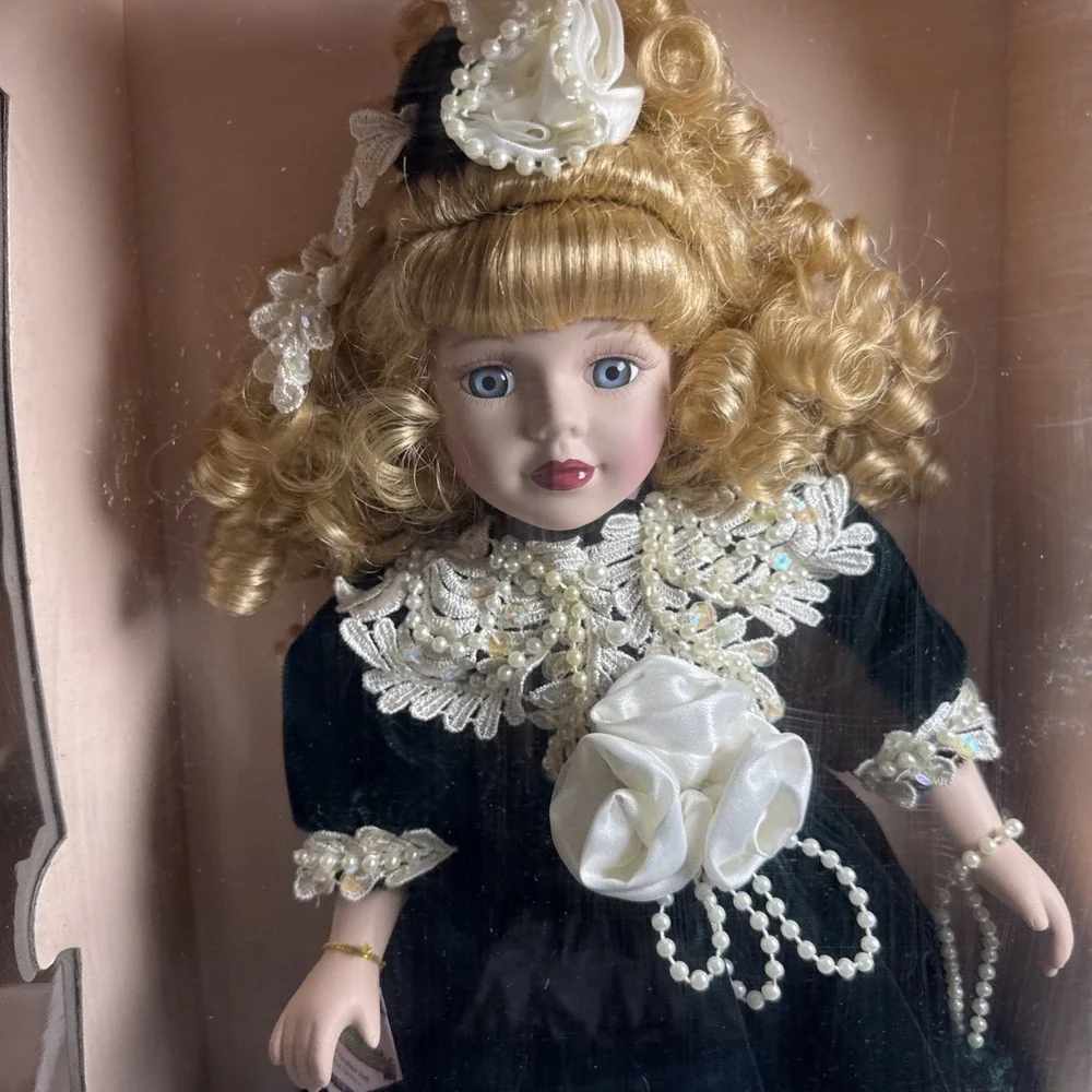 Victorian Collection Limited Edition‎ Porcelain Doll Distressed Box 18 In #76867